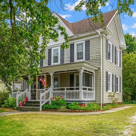 Serendipity - On Main Street With Screened Porch!